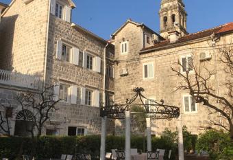 Heritage Hotel Leon Coronato allows 18 year olds to book a room