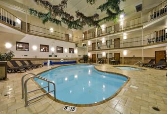 Motel 6 Minot Nd allows 18 year olds to book a room