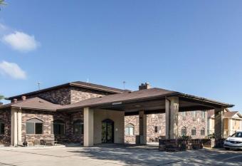 Quality Suites has rooms with a private hot tub