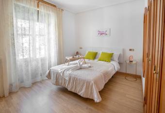 Apartamento Candela allows 18 year olds to book a room