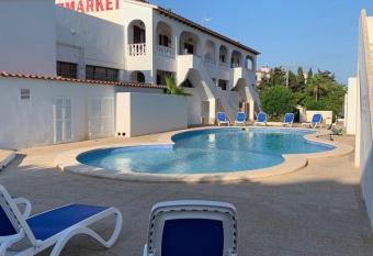 Apartamentos Xoroi allows 18 year olds to book a room