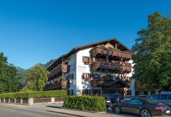 Hotel Krone Tirol has Balcony rooms