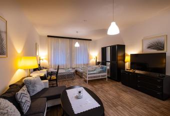 Apartm  n U K      ku allows 18 year olds to book a room