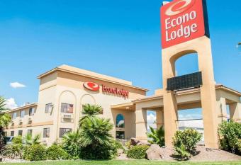 Econo Lodge Las Cruces University Area allows 18 year olds to book a room