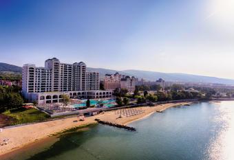 Secrets Sunny Beach Resort and Spa - Premium All Inclusive - Adults Only allows 18 year olds to book a room