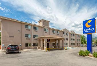 Wingate by Wyndham Los Alamos allows 18 year olds to book a room