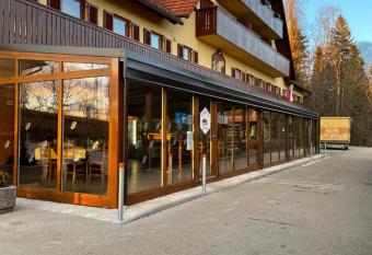 Guesthouse Pri Cebelici has Balcony rooms