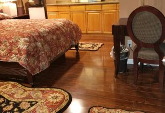 Sea Haven Resort Motel allows 18 year olds to book a room