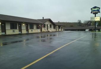 starlite motel allows 18 year olds to book a room