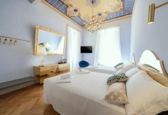 Palazzo dei Grifoni - Luxury Suites - has Balcony rooms