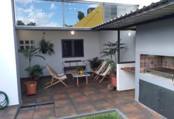 Casa confortable allows 18 year olds to book a room