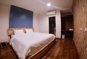 Mountain Resort Nurtorn 3.2 km to Bangtao Beach has Balcony rooms