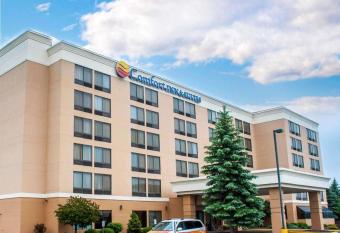 Comfort Inn & Suites Watertown - 1000 Islands allows 18 year olds to book a room