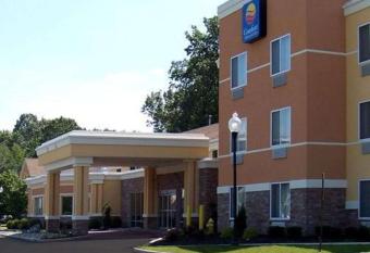Comfort Inn and Suites Saratoga Springs allows 18 year olds to book a room