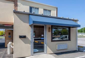 Rodeway Inn North has Smoking rooms