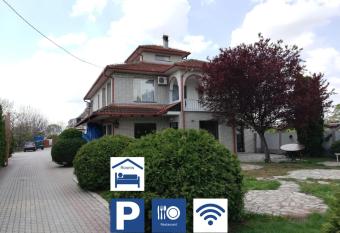 Restaurant&Rooms 035 has Balcony rooms