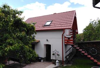 Kossuth Lajos utca 73 Apartman Nabuka allows 18 year olds to book a room