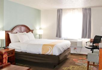 Quality Inn Alexis Rd has Smoking rooms