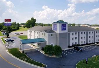 Sleep Inn Sandusky has Smoking rooms