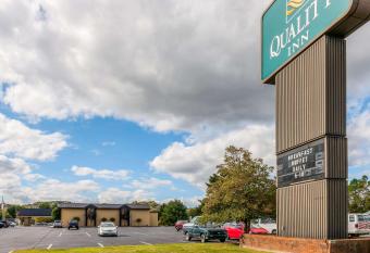 Quality Inn has Smoking rooms