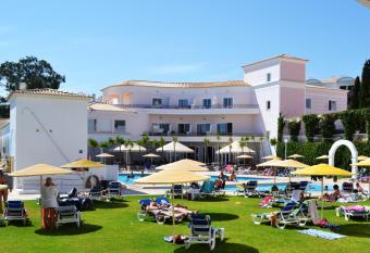 Vila Rosa Flat allows 18 year olds to book a room