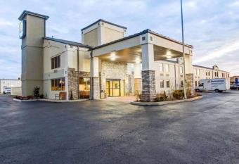 Hotel Muskogee allows 18 year olds to book a room