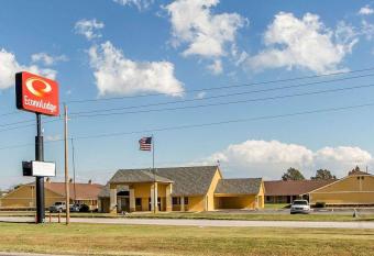 Econo Lodge has Smoking rooms