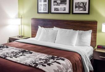 Sleep Inn and Suites Roseburg North Near Medical Center allows 18 year olds to book a room