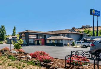 Comfort Inn Columbia Gorge allows 18 year olds to book a room