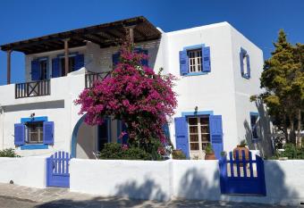 Chora Place has Balcony rooms