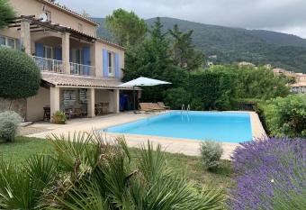 Villa Magnolia has Balcony rooms