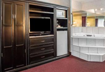 Quality Inn & Suites North has Smoking/Balcony rooms