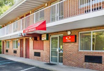 Econo Lodge Drums allows 18 year olds to book a room