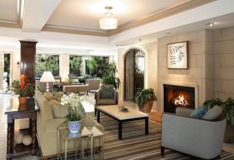 Ayres Hotel & Spa Mission Viejo - Lake Forest allows 18 year olds to book a room