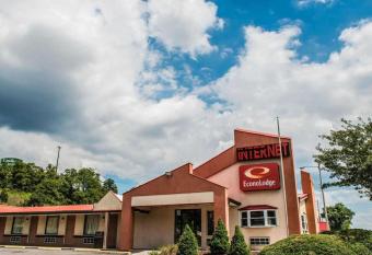 Econo Lodge Pittsburgh I-79 has Smoking rooms