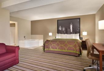 Super 8 by Wyndham Chambersburg I-81 has rooms with a private hot tub