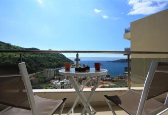 Amazing Sea View Apartment allows 18 year olds to book a room