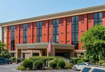 Comfort Inn Cranberry Twp allows 18 year olds to book a room