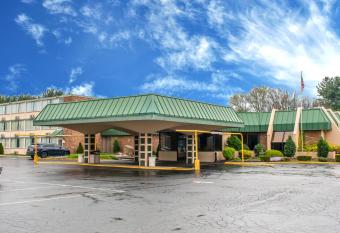 Quality Inn has Smoking rooms