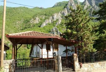 Riverside Haven has Balcony rooms