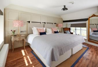 The Crown Inn, Church Enstone allows 18 year olds to book a room