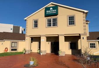 HomeTowne Studios by Red Roof Denver, PA has Smoking rooms