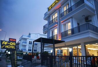 AF-RA Hotel allows 18 year olds to book a room