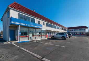 Motel 6 Frackville Pa allows 18 year olds to book a room