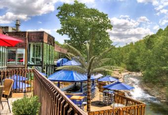 The Woodlands Inn has Balcony rooms
