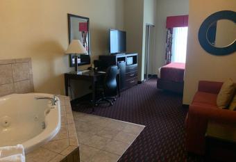 Comfort Inn and Suites has rooms with a private hot tub