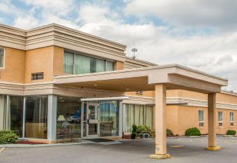 Rodeway Inn has Smoking rooms