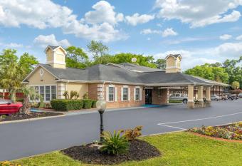Quality Inn and Suites has Smoking rooms