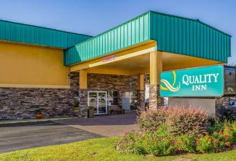 Quality Inn Charleston - West Ashley has Smoking rooms