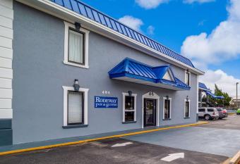 Rodeway Inn & Suites Fort Jackson has Smoking rooms